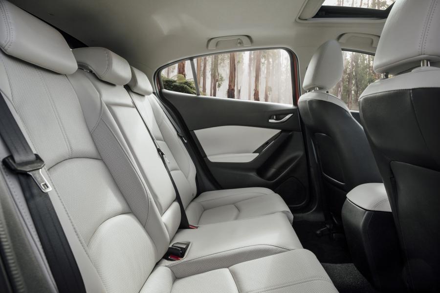 Интерьер Mazda3 SP25 Astina Hatchback 2016 года  (AU) (фото 18 из 22)